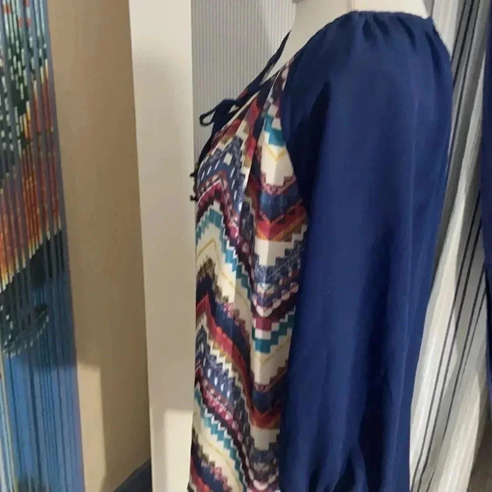 Rewind sz L multicolor blouse with blue sleeves and back - Picture 4 of 10